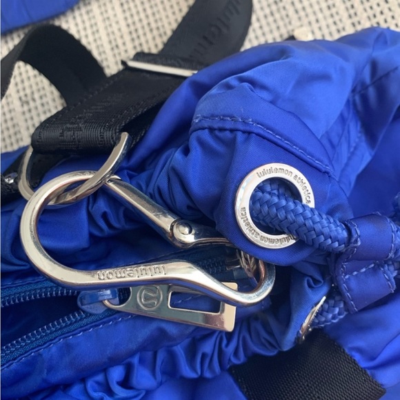 Lululemon Blue extra large Gym / Yoga Bag vivid blue, big logo, lots of pockets - Picture 3 of 6